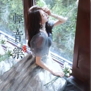 按在墙上抽插胸部晃动同学
