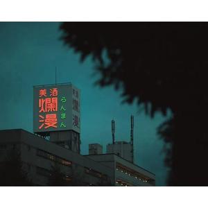 按在墙上抽插胸部晃动同学
