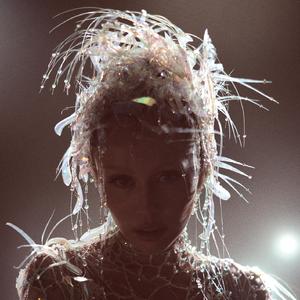 按在墙上抽插胸部晃动同学
